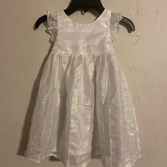 White dress - Picture 1 of 2